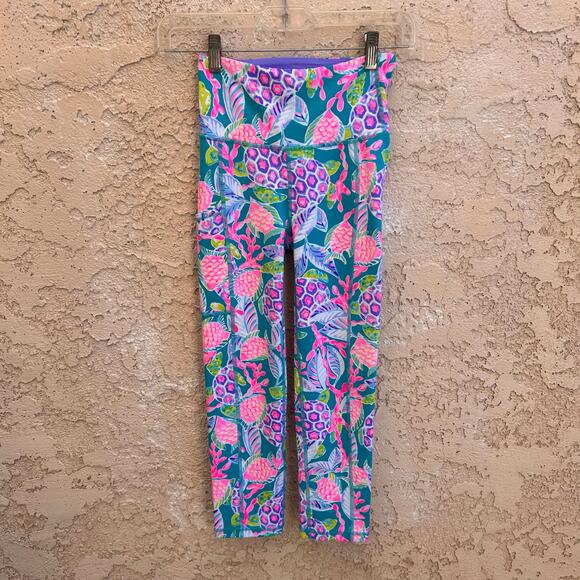 Lilly Pulitzer Weekender Crop Leggings 21” Maldives Green Turtle Wave XS - Picture 2 of 6